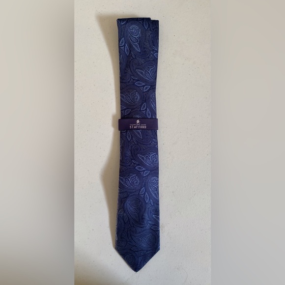 NWT Stafford Blue Paisley Silk Tie - Picture 1 of 2